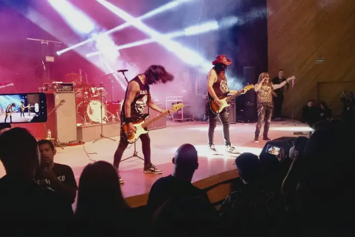 Rata Blanca despliega en Morelia Magos, Espadas y Rosas